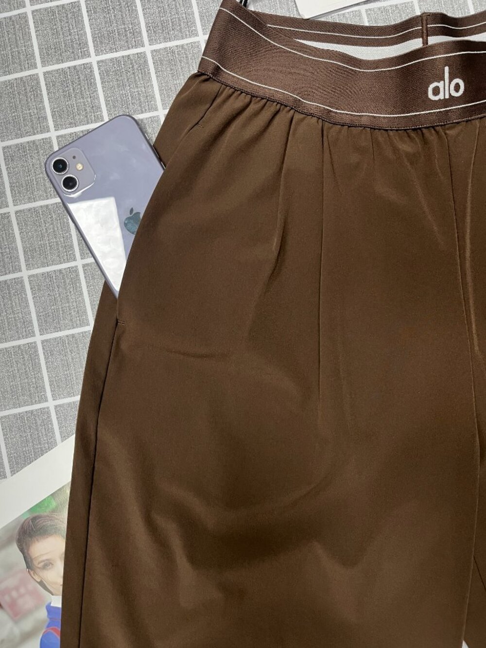 👢ALO Yoga Coffee Brown WideLeg Pants🤎 Experience the Perfect Fusion of Refined - Picture 6 of 7